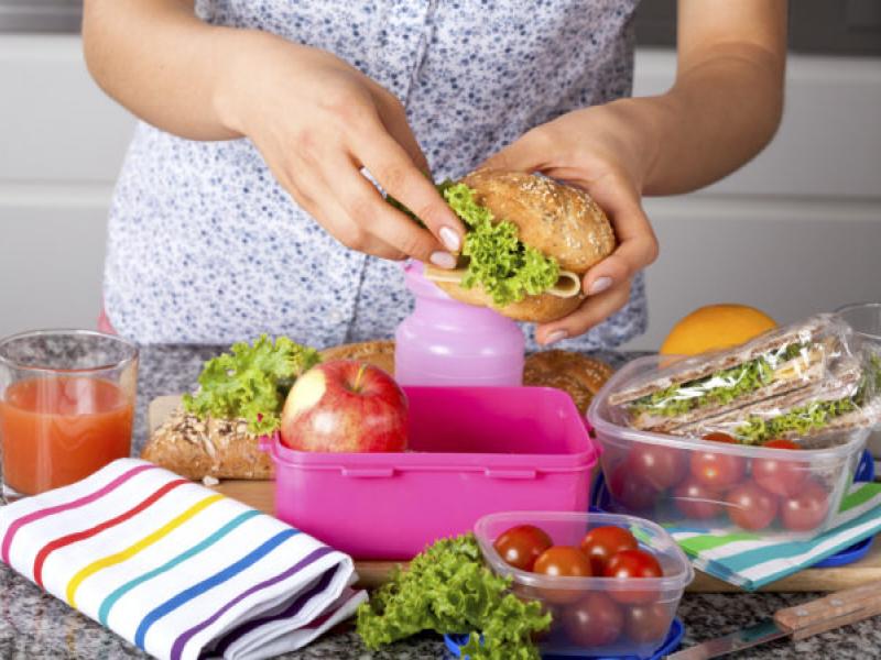 packing-lunches-istock_000033191216_large-650x450.jpg