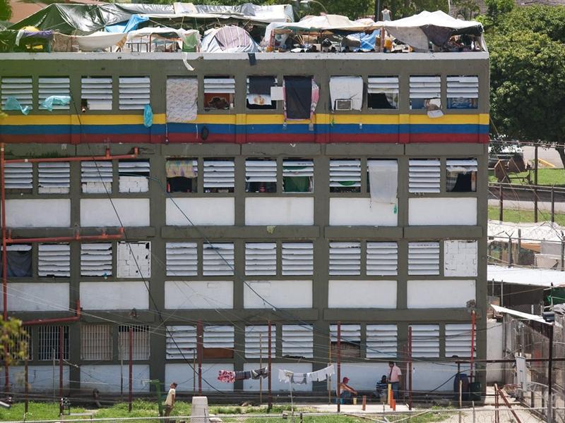 pb-120820-venezuela-prison-kb-312p-04_photoblog900.jpg