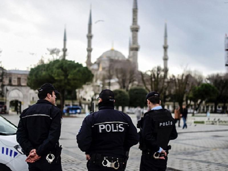 police-warn-turkish-people.jpg