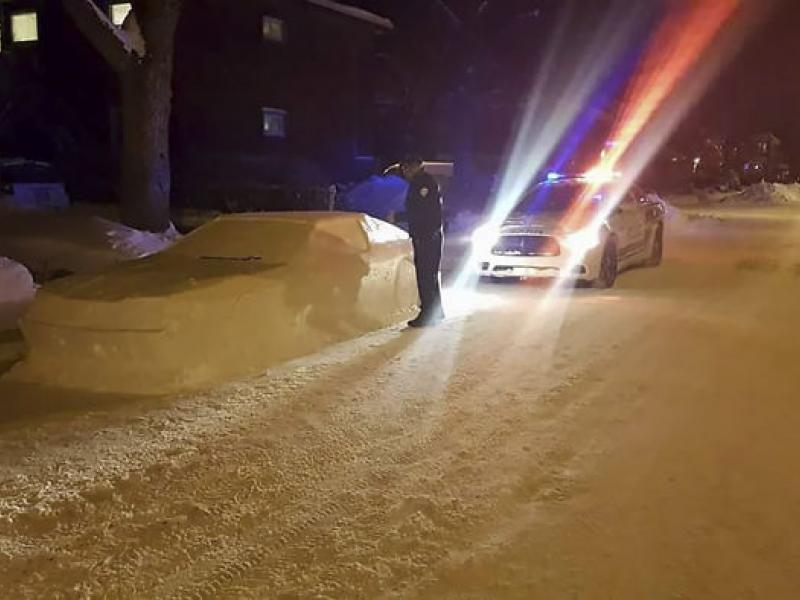 snow-car-police-simon-laprise-montreal-canada-3-5a61a0bf43ce4_700.jpg