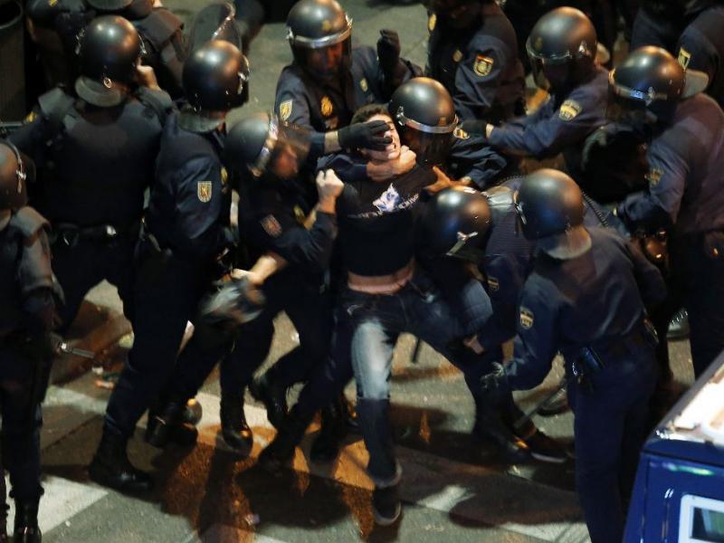 spain-budget-protests-8.jpg