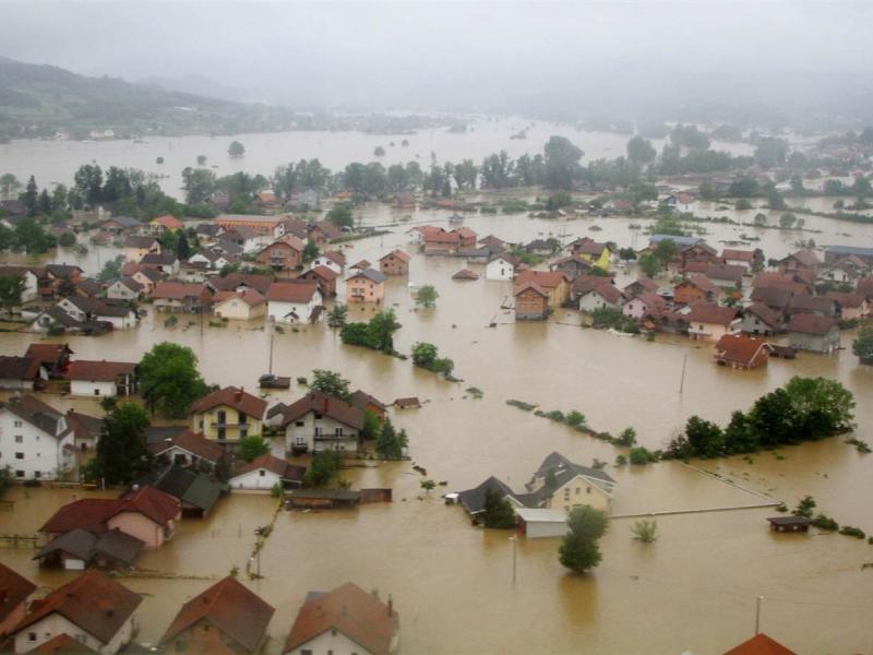 ss-140518-balkans-flooding-03.nbcnews-ux-1600-900.jpg