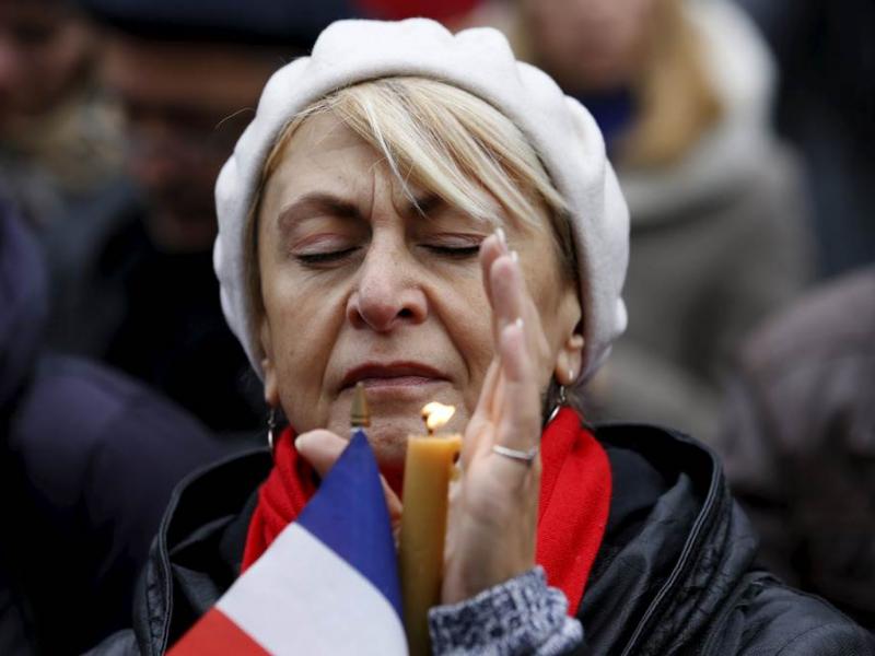 ss-151114-paris-vigils-jsw-06.nbcnews-ux-1024-900.jpg