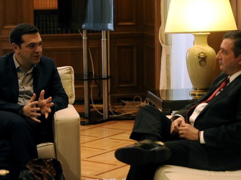 tsipras-me-kamini-1489587793.jpg
