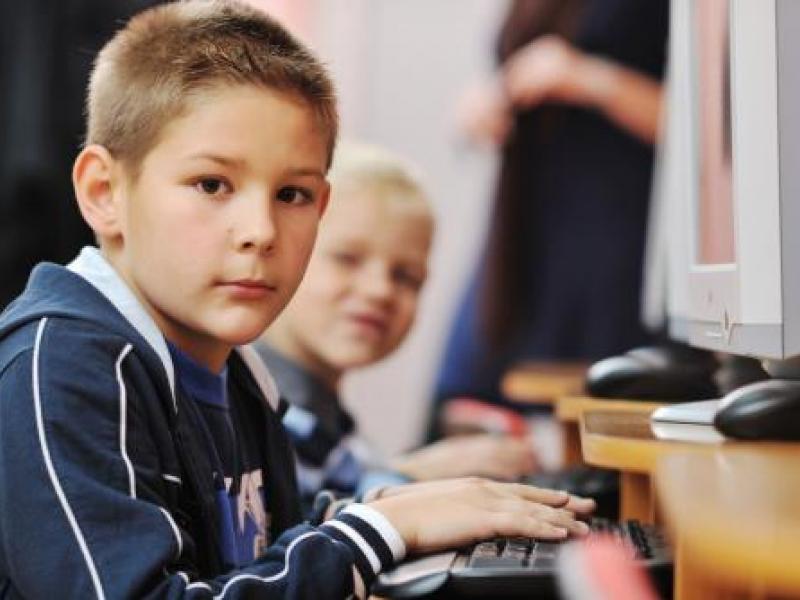 young_boy_ks2_on_computer_450.jpg